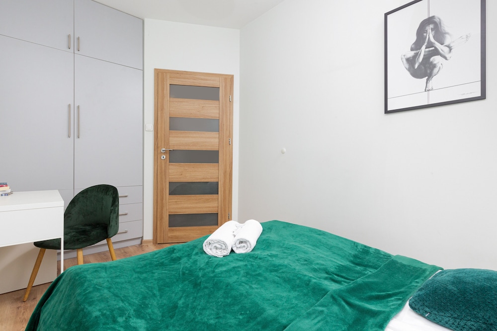 Metro Bielany Apartment by Renters view 2