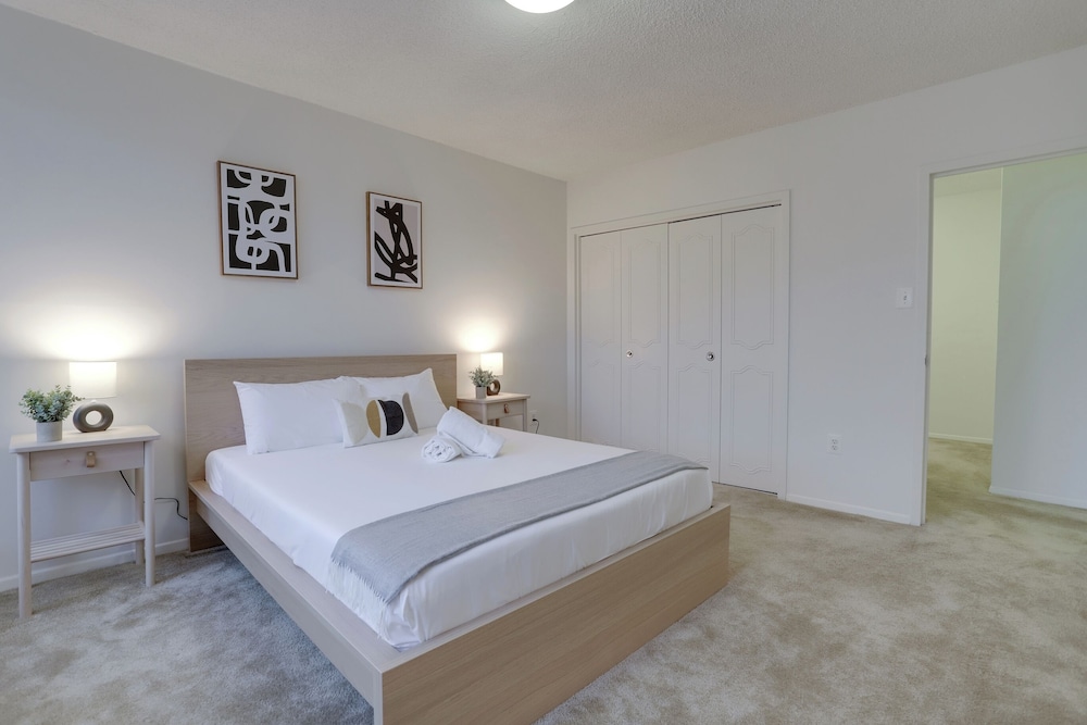 Crystal City Apt Close to Airport