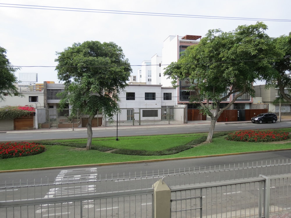Miraflores Inn