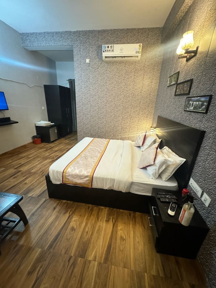 Pearl Suites at Omex Enternity