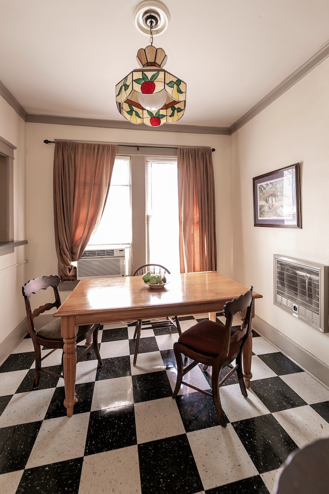 Memphis Belvedere Suites