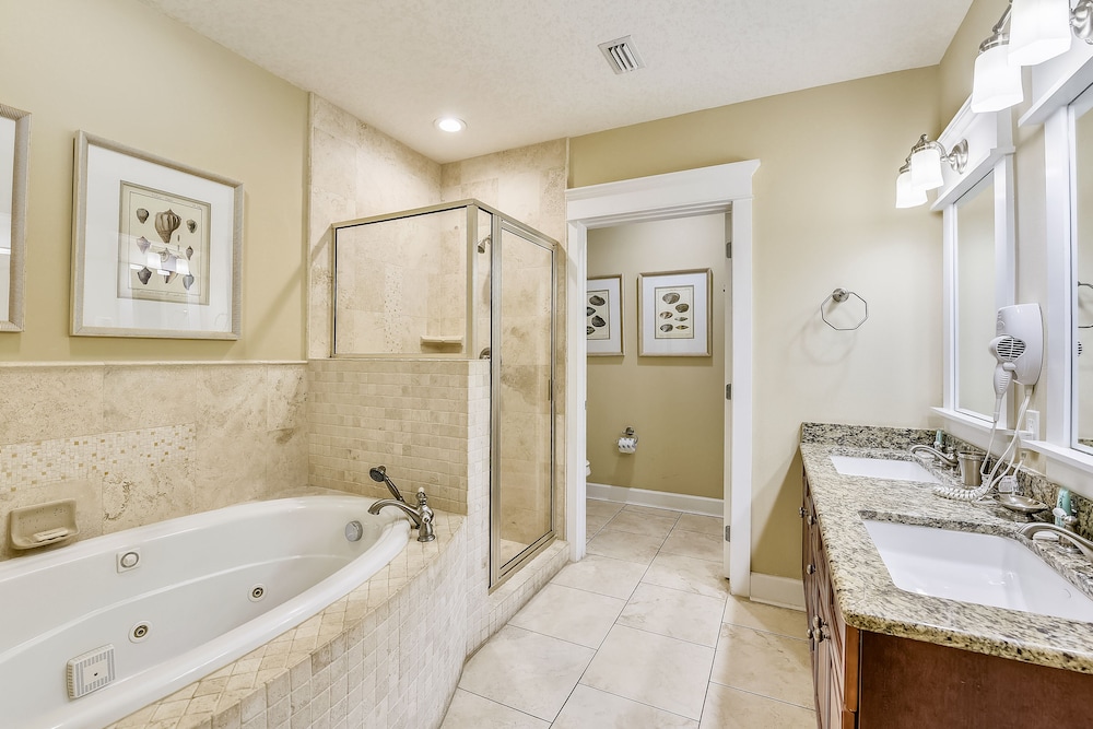 Grand Panama Beach Resort by Book That Condo