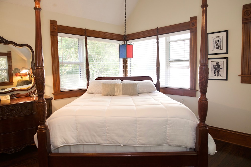 Brava House Bed and Breakfast