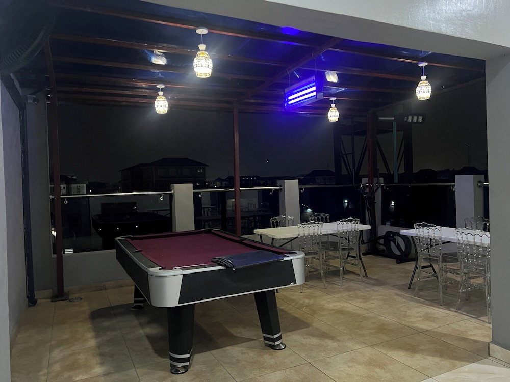 Bamgbose Apartments - Sleeps 2 - Parking - Wifi