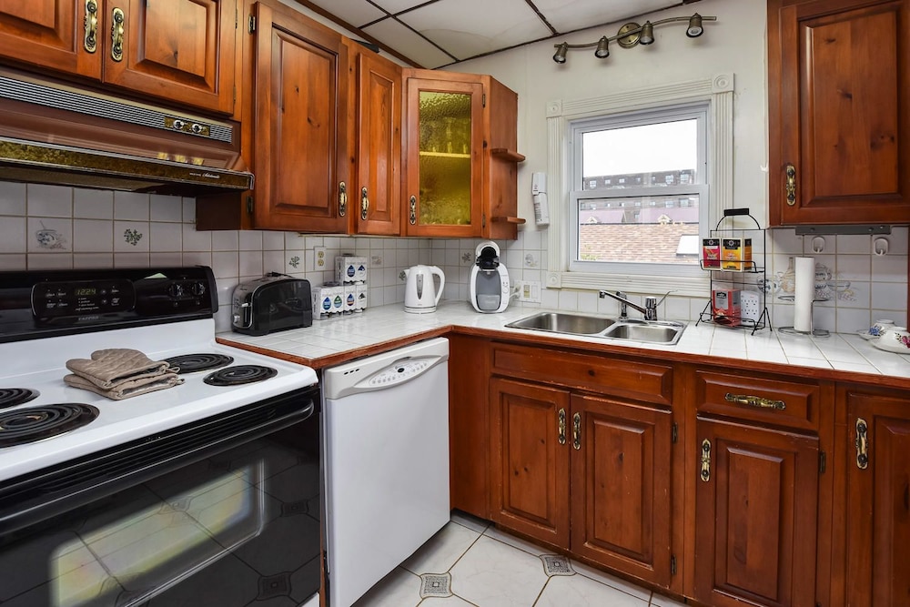 Brockville Vacations - The Noble Suites - Property Image 82