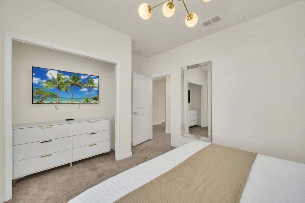 5 Bedroom Townhome With Private Splash Pool! 5 Townhouse