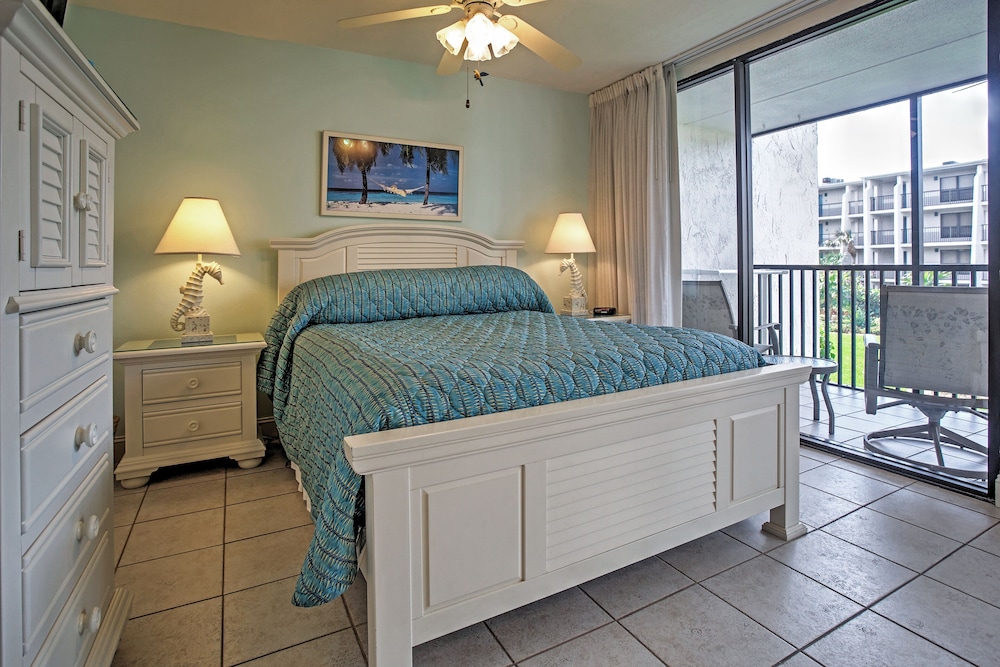 Sanibel Island Studio: Pool Access, Walk to Beach