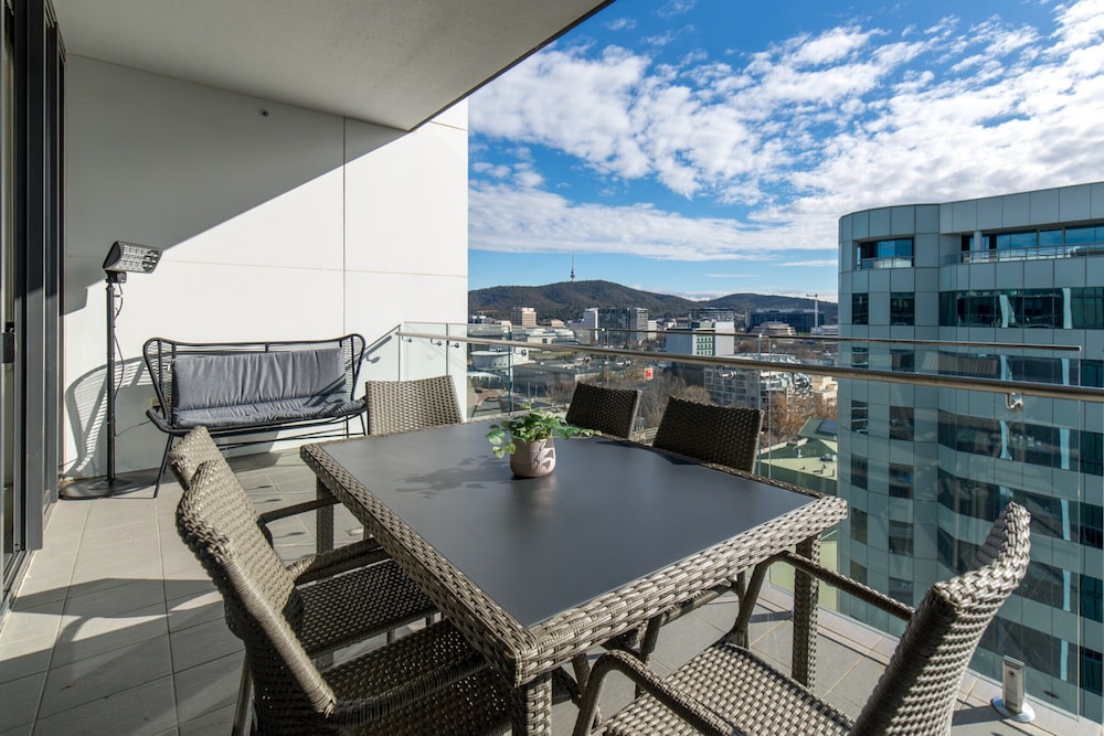 Spacious 1-bed With View in Central Location