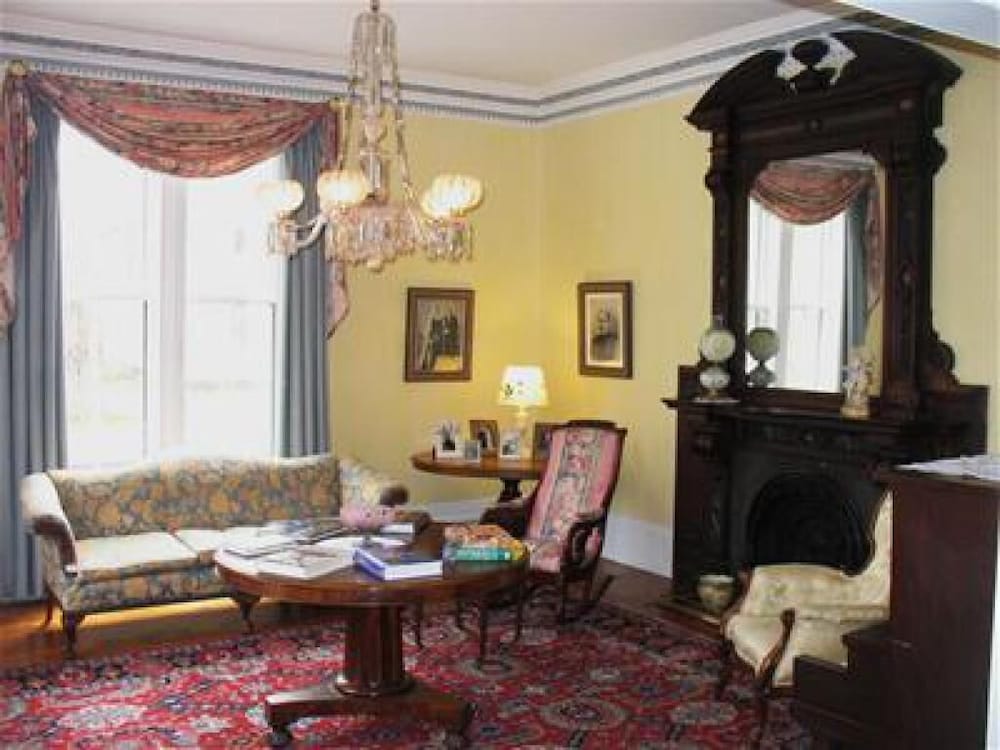 Hillsdale House Inn