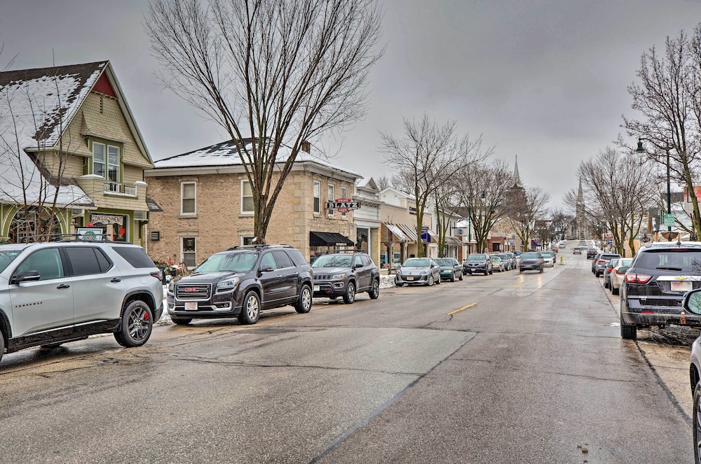 Cozy Cedarburg House - Walk to Historic Downtown!