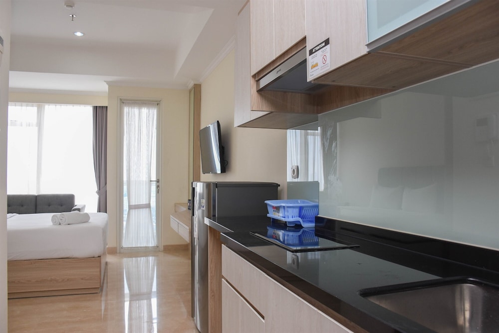 Wonderful And Strategic Studio Menteng Park Apartment view 4