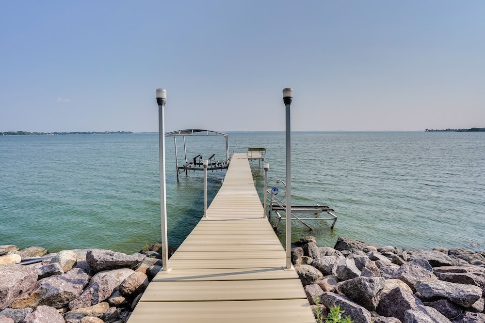 Waterfront Lake Poinsett Retreat w/ Fire Pit! - Property Image 2