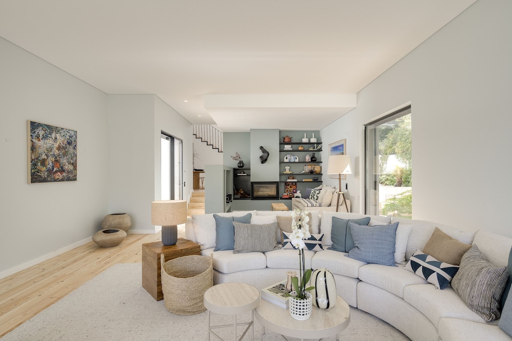 Cascais Contemporary Villa by Cadenzalux