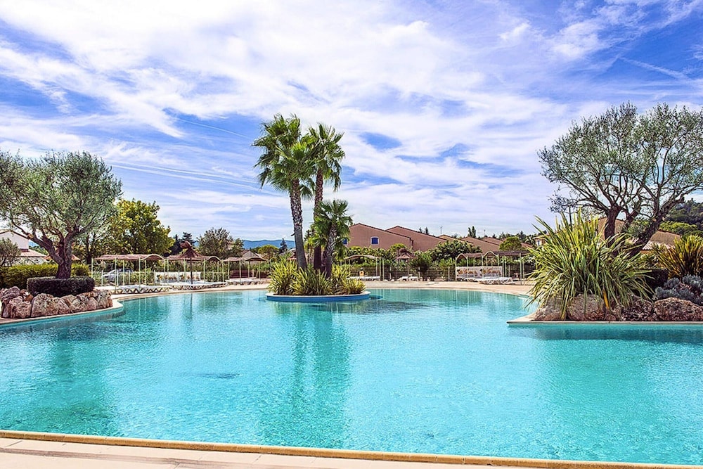 Terraced House in Vidauban With Water Slides