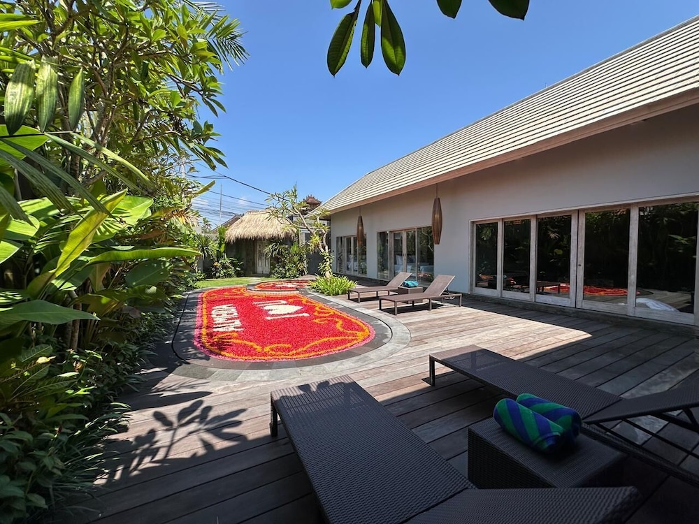Luxury-Sang Villa-Central Sanur
