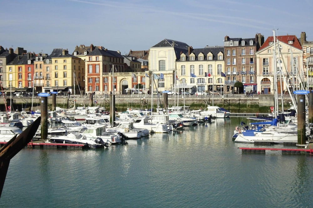Holiday Home in Criel sur Mer With Balcony view 4