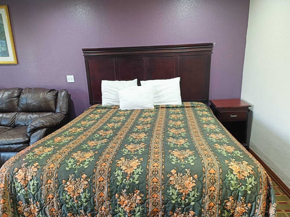 American Inn & Suites By Capital O Victoria US-59