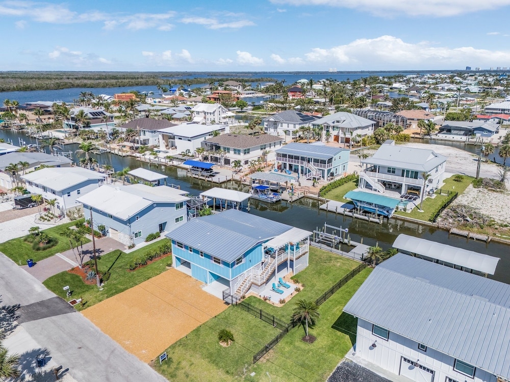 320 Bayland Breeze: Pet-friendly 2br W/ Water Views! 2 Bedroom Home