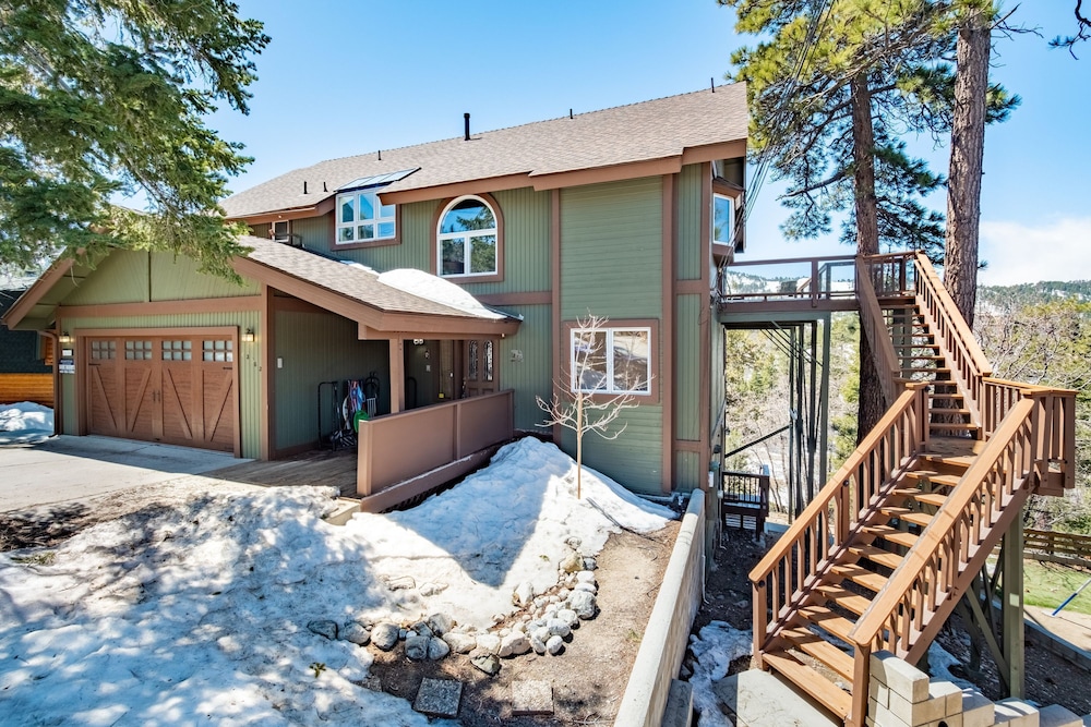 Endless View Lodge by Avantstay Incredible Views Close To Bear Mountain Ski Resort w Hot Tub