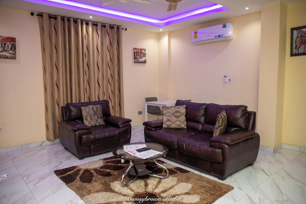 2 Bed Furnished Apartment - Wifi, Aircon, Parking