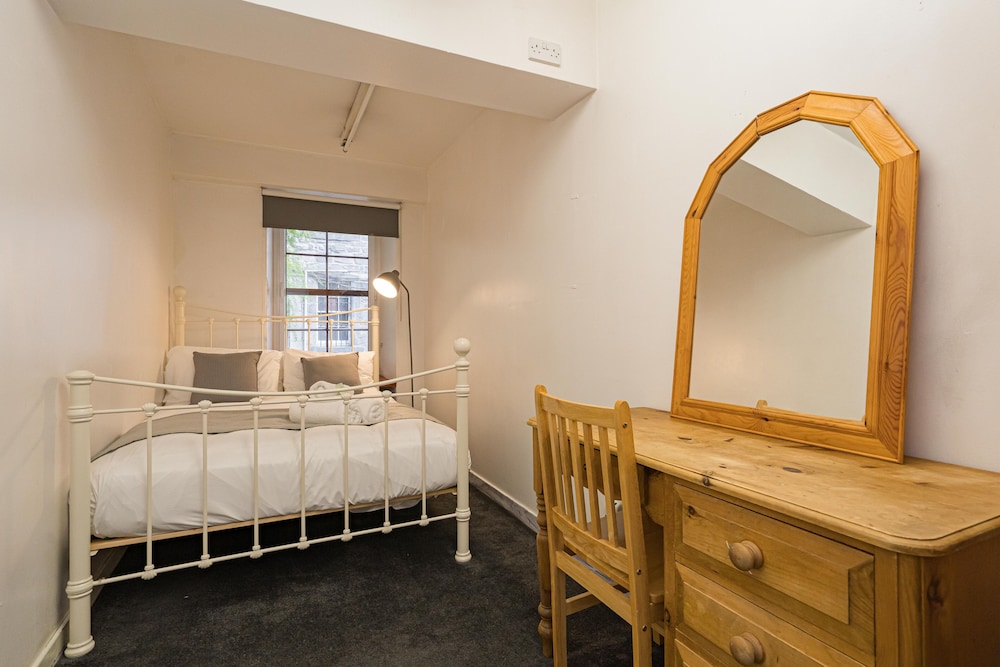 Royal Mile 5 BR Apartment nr Castle view 5