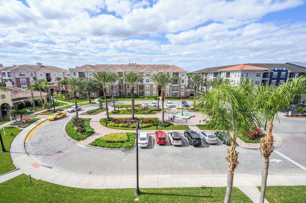 Eom- Deluxe Condo Next to Clubhouse, Vista Cay - 3005