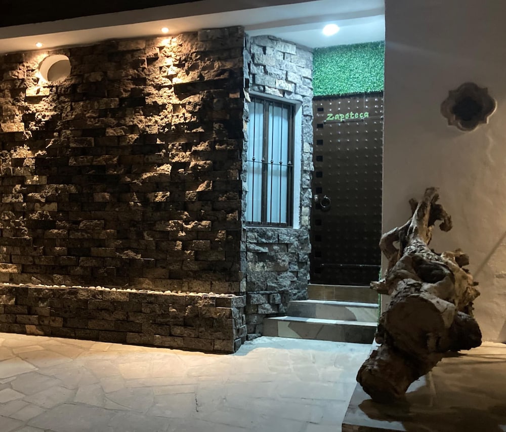 Hotel Equinoccio Peña de Bernal - Image 1