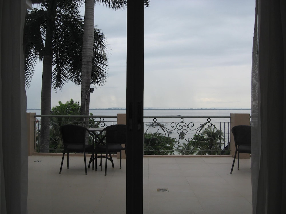 Chateau By The Sea