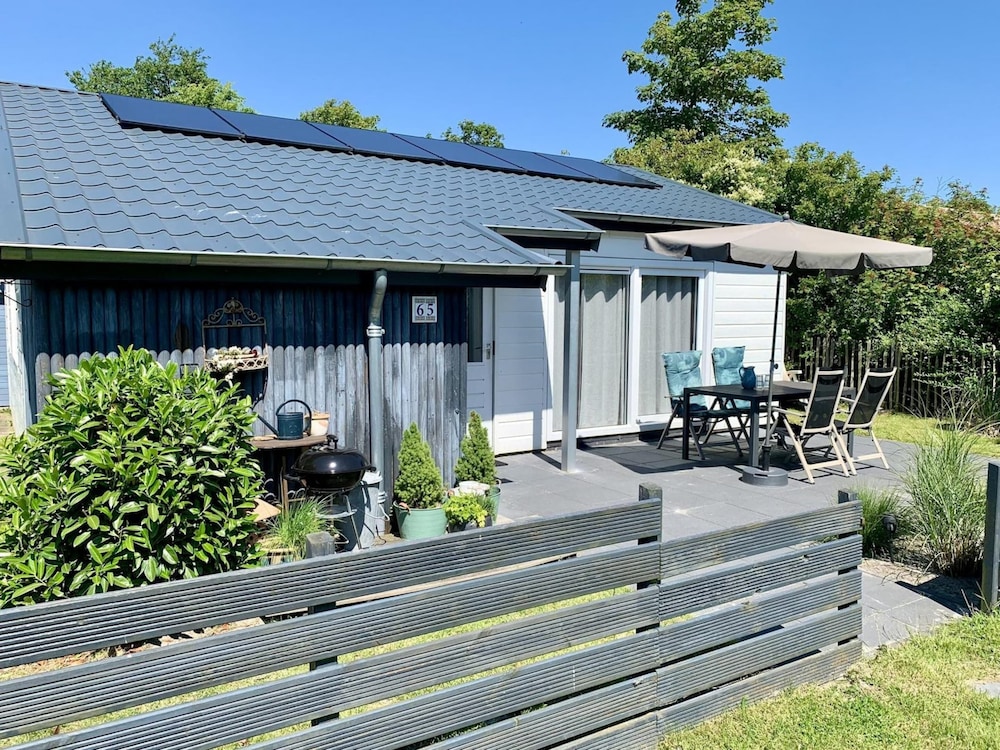 Bungalow for 4 Persons With South-facing Terrace