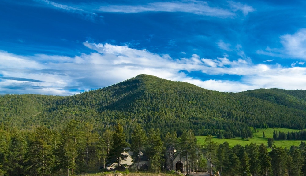 Arrowhead Manor Bed & Breakfast Inn & Event Center