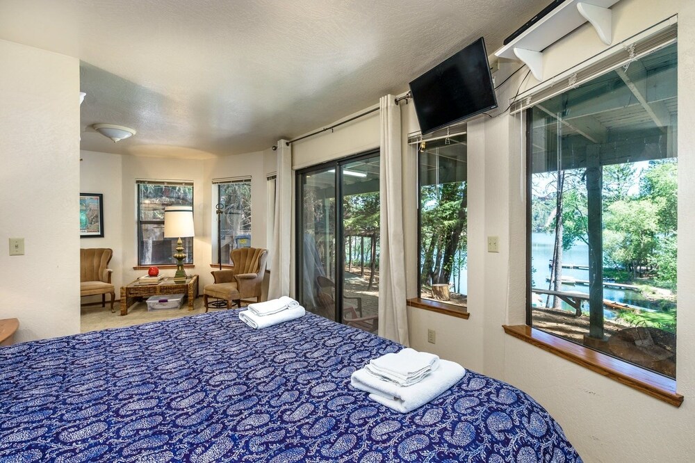 Hart Lake House - Amazing Location 500 Feet to Marina Beach and Pet Friendly! by Yosemite Region Resorts view 4