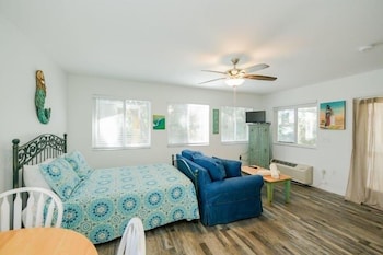 3902 Gulf Dr 1 1 Bedroom Apts by RedAwning view 2