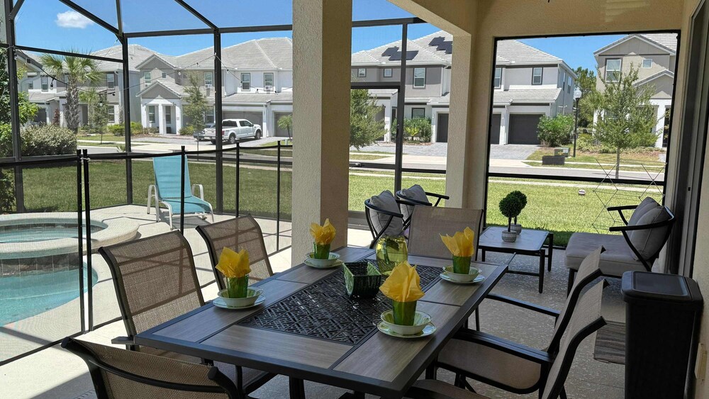 Family Friendly 12bd w Jacuzzi Veranda Palms 4401