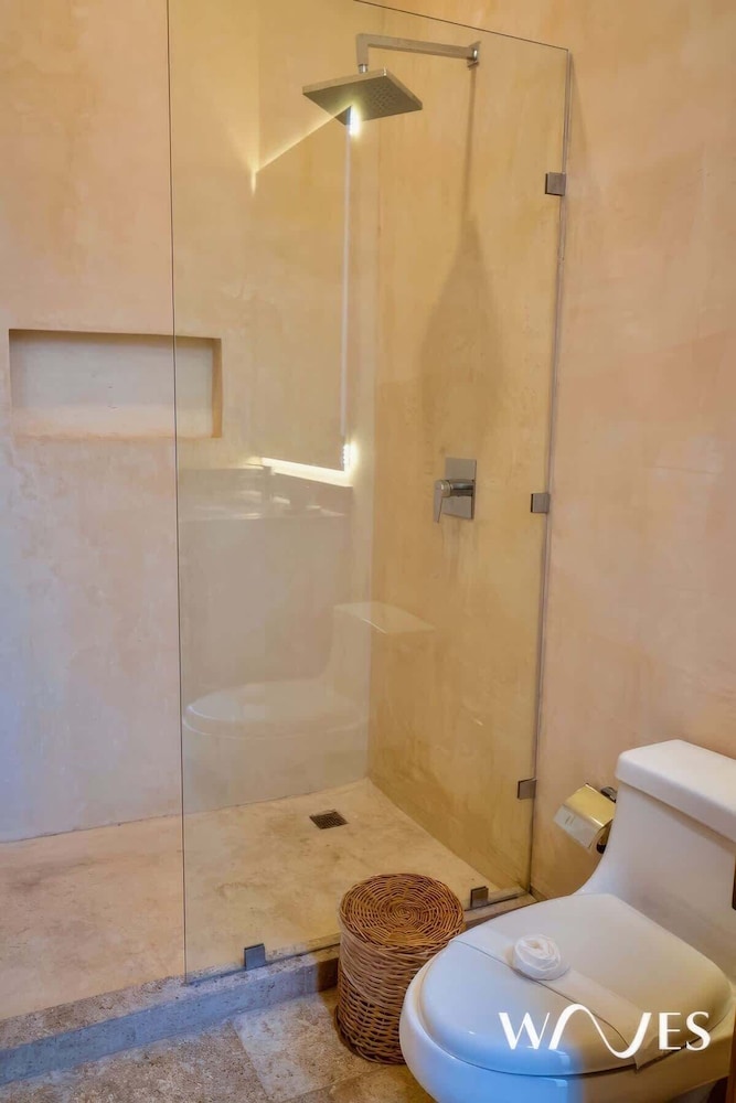 2 Br. Prime Location Amazing Rooftop Pool