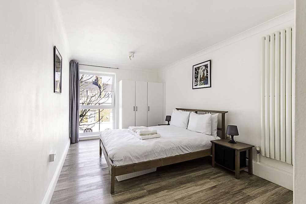 Cosy Angel Flat: Tube Nearby, Stunning Views!