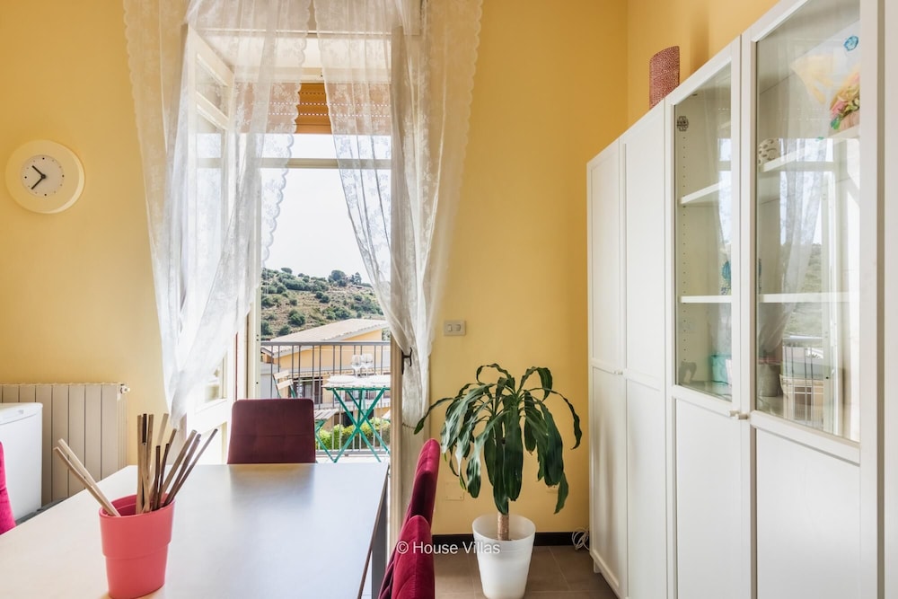 Owl Home in Noto With 2 Bedrooms and 1 Bathrooms view 2