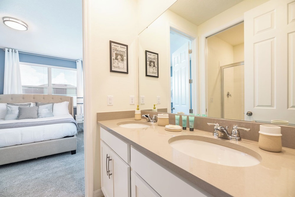 Spacious 9-bedroom Orlando vacation home