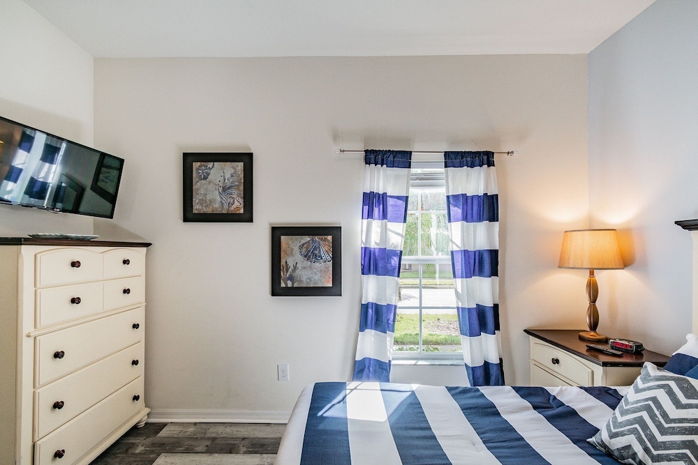 4BR Townhome w/ Pool in Bella Vida Resort