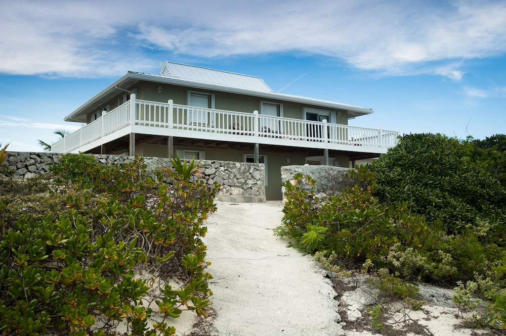 Hotel Caribbean Sea Breeze Villas - Image 1