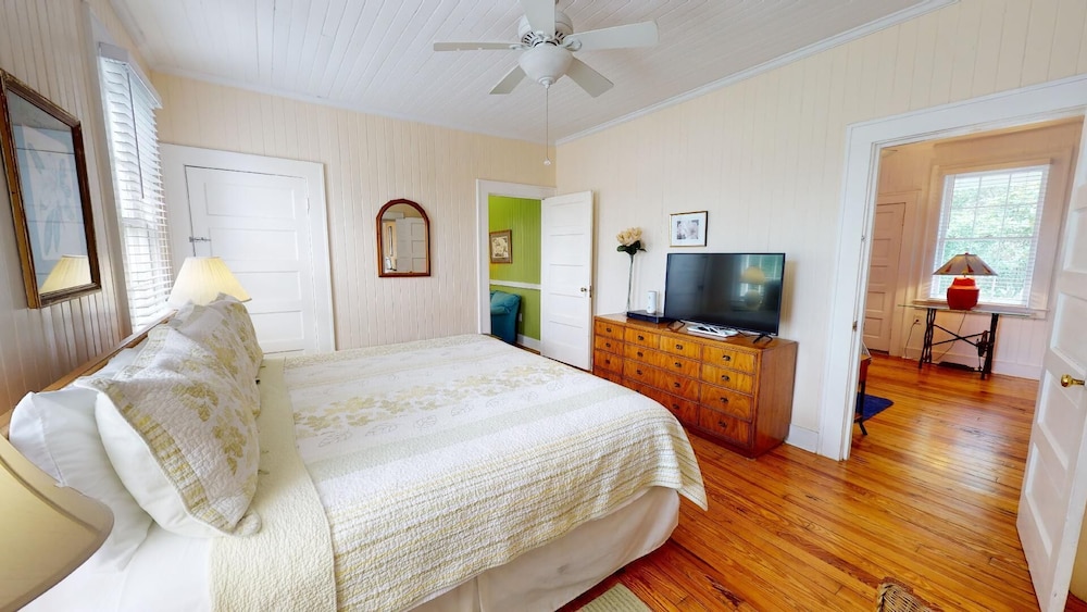 Old Magnolia House by Tybee Vacation Rentals