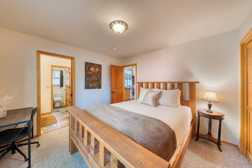 Cozy Escape w/ Hot Tub + Deck & Access to Tahoe Donner & Skiing Alpenglow Chalet by Avantstay