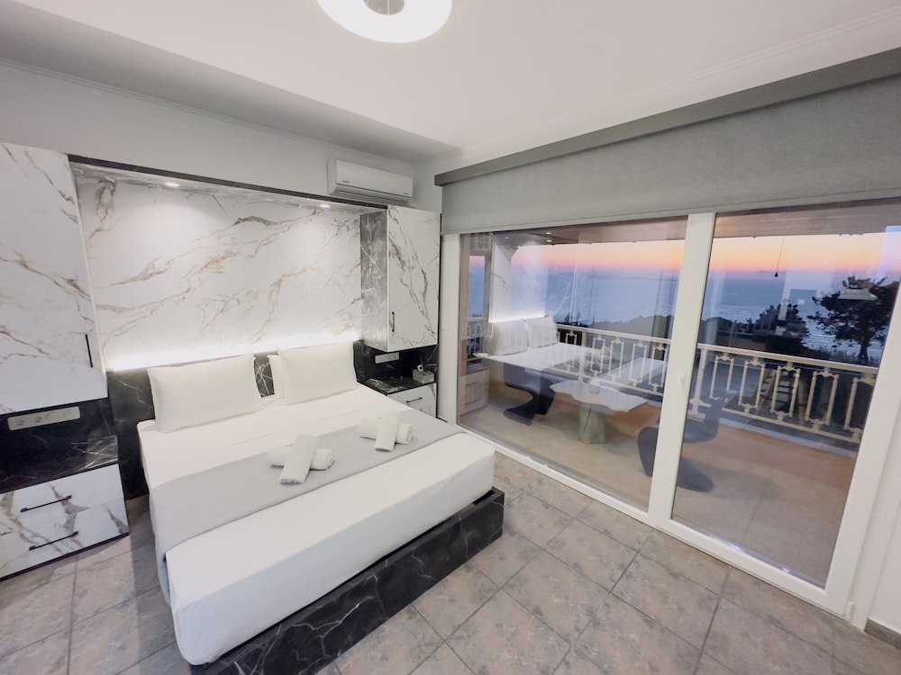 Nikos Apartments