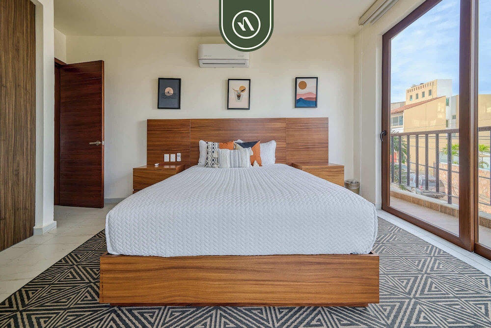 Oceanview 3 BR Condo Near the Beach - Pool