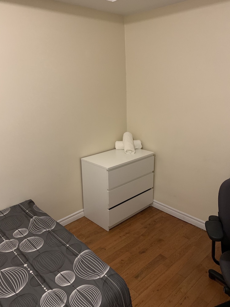 Dundas Guest House - Image 5