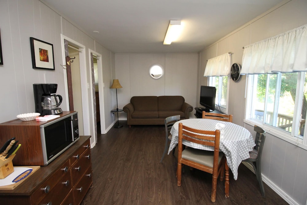 2 Bdrm Country Cottage 4 - Rosewood Cottages