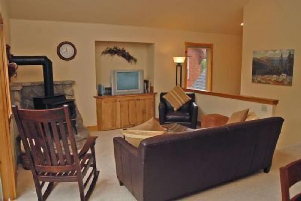 Trailside Villa