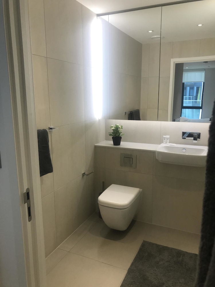 Wembley Vacations - A1 Luxury Apartments - Property Image 6