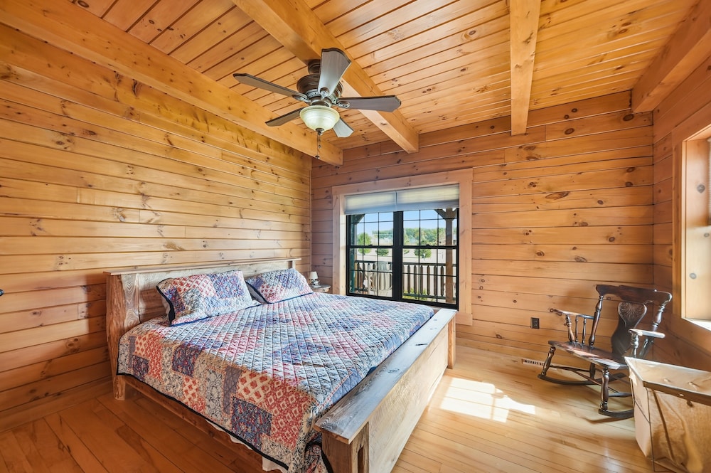 Sprinkle Bottom Lodge 5 Bedroom Cabin