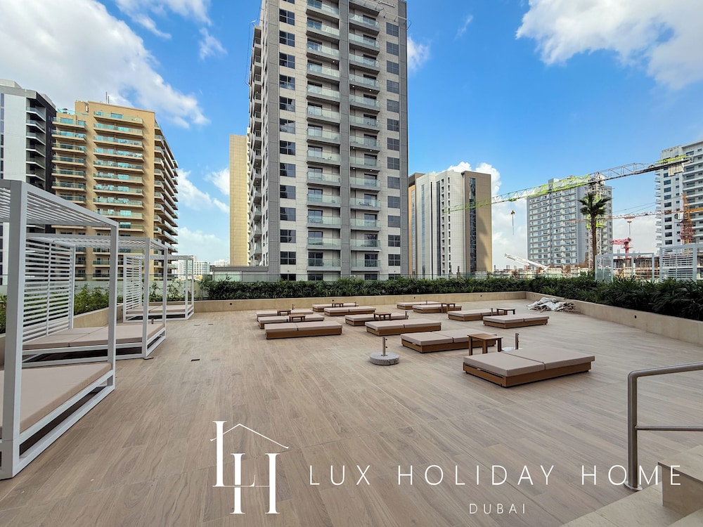 LUX The Phantom Sky Pool Suite