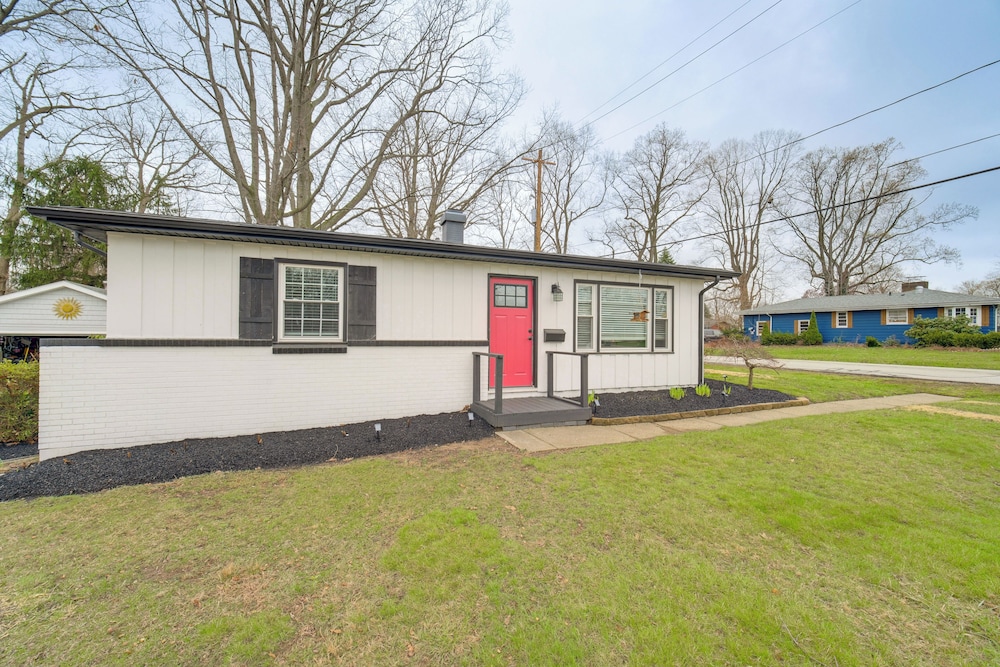 Walk to Marina: Home w/ Hot Tub in Mentor!